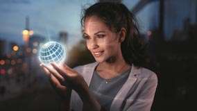 Cyfrowe usługi BMW, kobieta wpatrzona w błyszczącą kulę